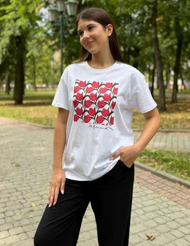 Футболка біла «Тюльпани» за мотивом Василя Кричевського. <br> Розміри S та M